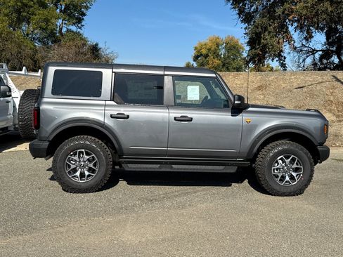 New 2025 Ford Bronco Badlands image 2