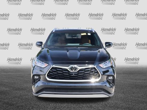 Used 2025 Toyota Highlander Platinum AWD/4WD image 3