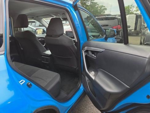 Used 2021 Toyota RAV4 XLE AWD/4WD image 9