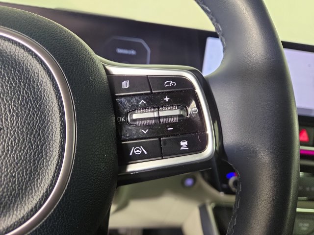 Certified 2025 Kia Carnival SX Prestige FWD image 23