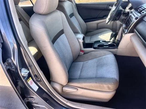 Used 2012 Toyota Camry L image 12