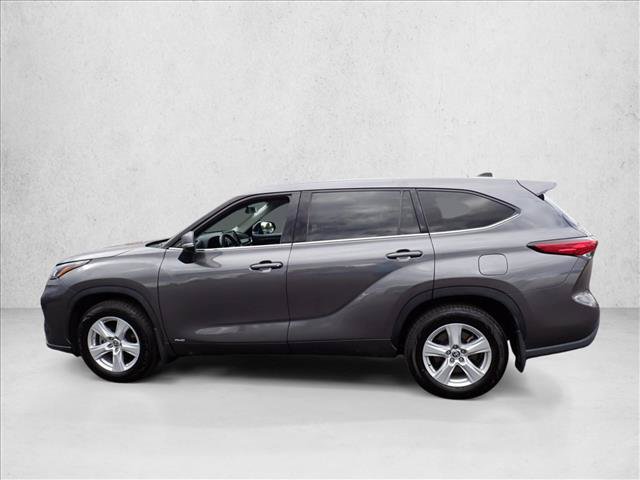 Used 2022 Toyota Highlander LE AWD/4WD image 2