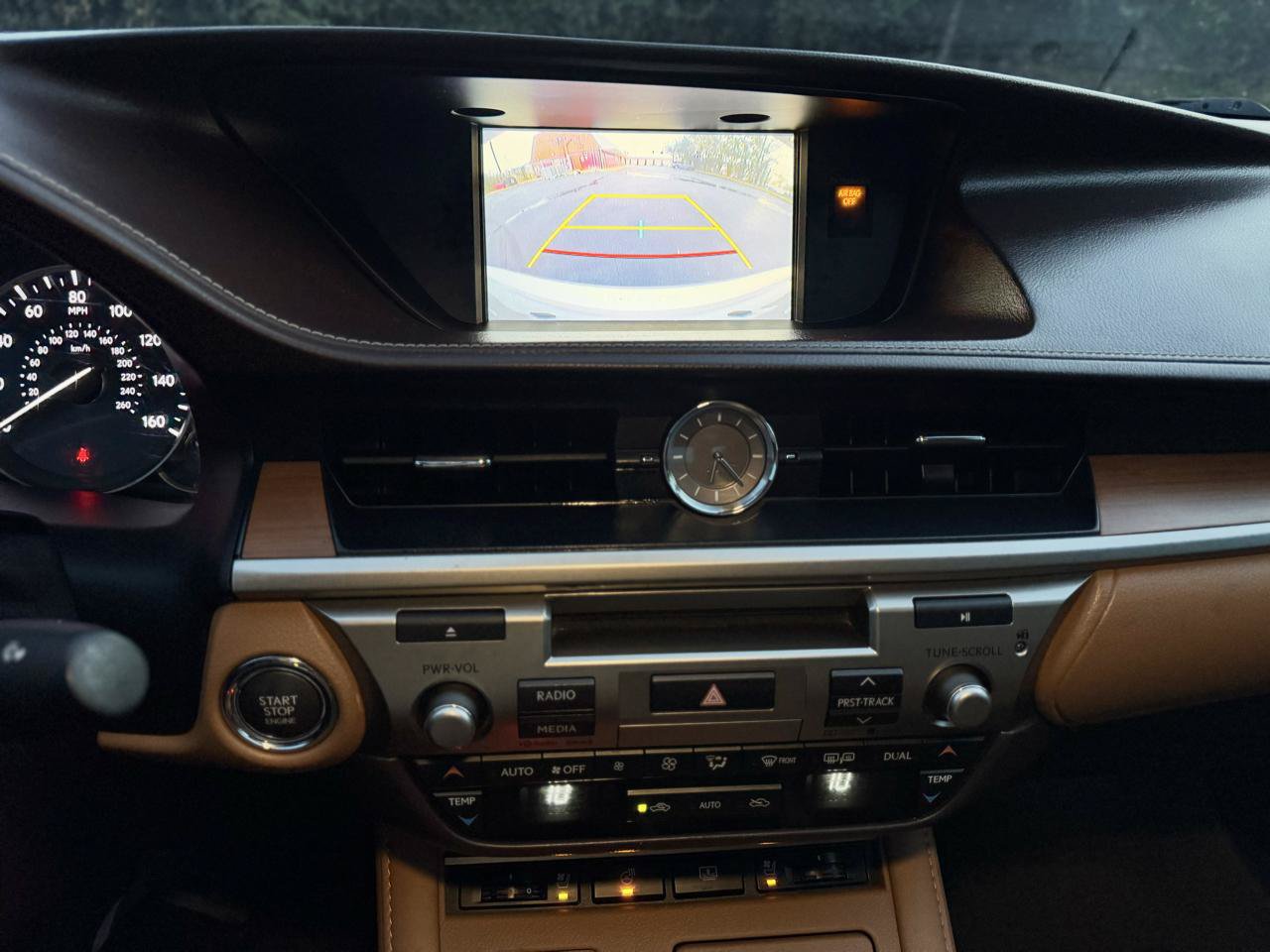 Used 2016 Lexus ES 350 w/ Luxury Package w/Wood Trim FWD image 28