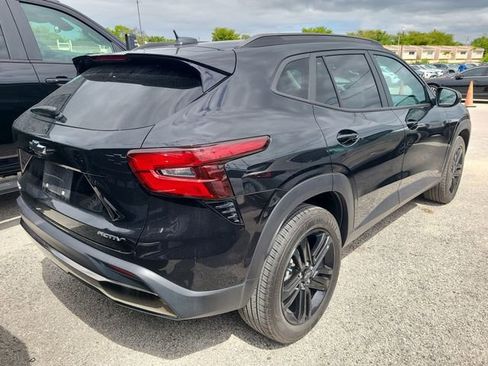 Used 2024 Chevrolet Trax ACTIV w/ Driver Confidence Package image 3