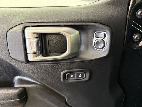 Used 2018 Jeep Wrangler Sport AWD/4WD image 16