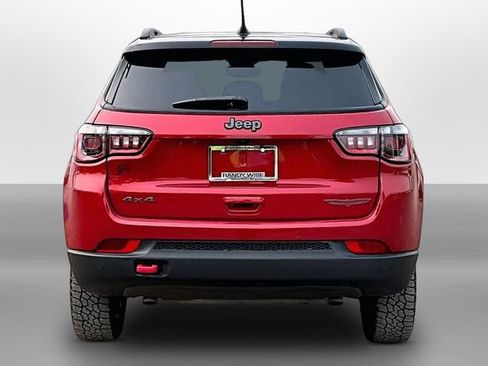 Used 2025 Jeep Compass Trailhawk AWD/4WD image 4