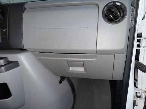 Used 2010 Ford E-350 and Econoline 350 XLT RWD image 31