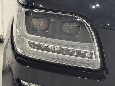 Used 2020 Lincoln Navigator Black Label w/ Cargo Convenience Package image 33