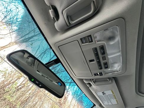 Used 2017 Toyota Camry XSE image 31