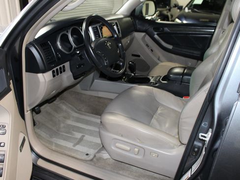 Used 2004 Toyota 4Runner Limited w/ Preferred Accessory Pkg RWD image 6