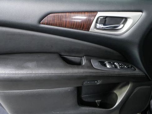 Used 2014 Nissan Pathfinder Platinum w/ Platinum Premium Package image 6
