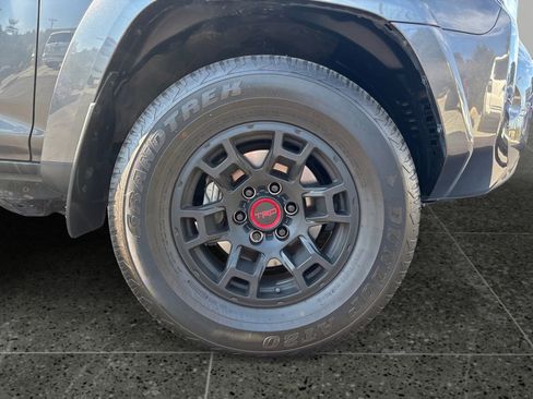 Used 2022 Toyota 4Runner SR5 Premium image 9