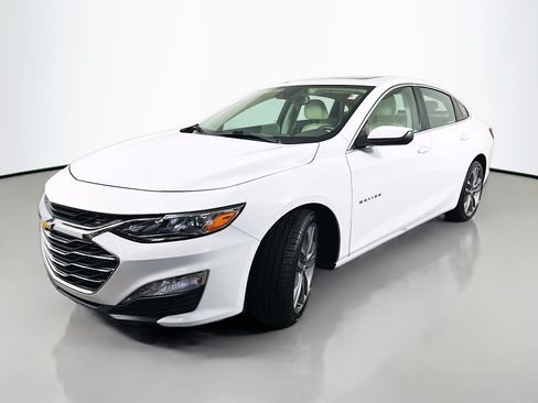 Used 2024 Chevrolet Malibu LT FWD image 3