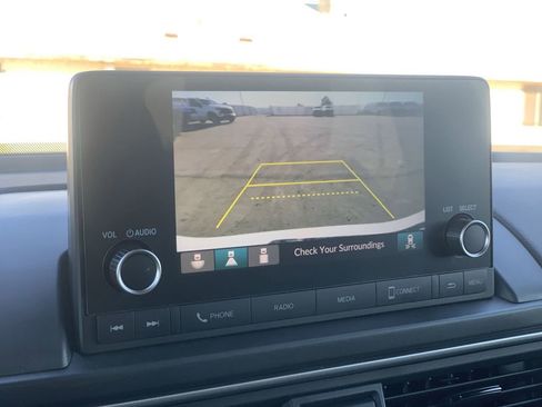 Used 2025 Honda Pilot Sport image 12