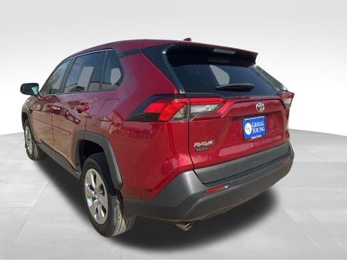 Used 2022 Toyota RAV4 LE AWD/4WD image 4