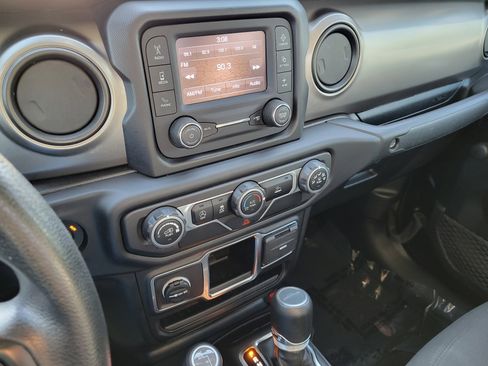 Used 2021 Jeep Gladiator Sport image 27