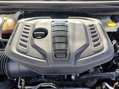 Used 2024 Jeep Wagoneer Series II w/ Flexible Seating Group AWD/4WD image 7