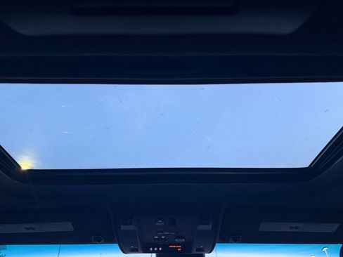 Used 2019 Cadillac Escalade ESV Platinum w/ Escalade Sport Edition image 7