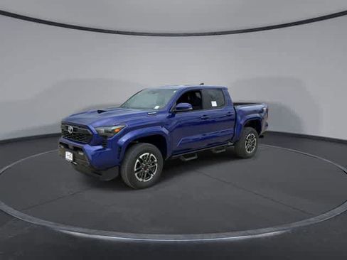 Used 2025 Toyota Tacoma TRD Sport w/ TRD Sport Upgrade Package image 4