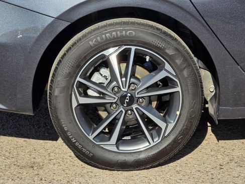 Used 2023 Kia Forte LXS image 8