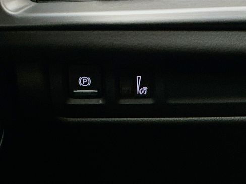 Used 2024 Cadillac XT4 Premium Luxury image 16