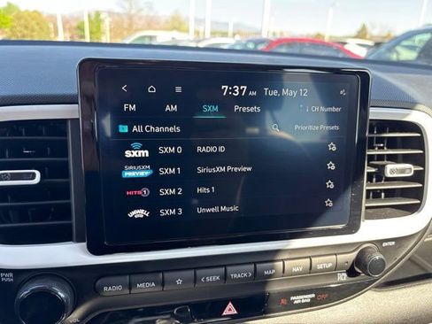 Used 2023 Hyundai Venue Limited FWD image 10