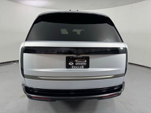 Used 2025 Land Rover Range Rover SE AWD/4WD image 7