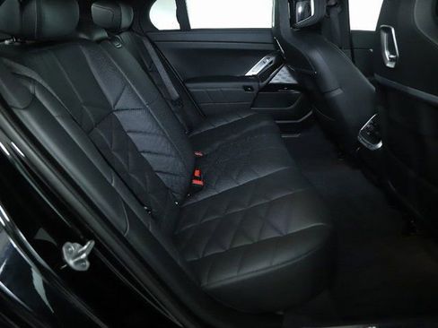 Used 2025 BMW 740i xDrive image 28