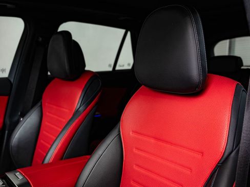 Used 2024 Mercedes-Benz GLC 43 AMG 4MATIC image 25