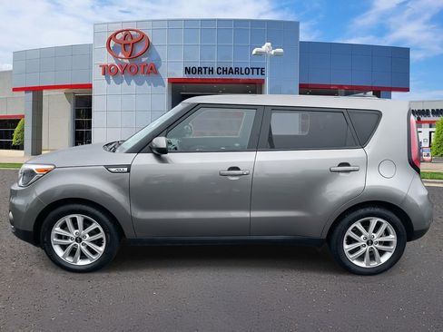 Used 2018 Kia Soul + image 5