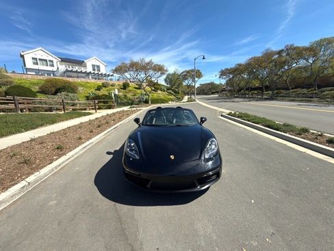 Used 2017 Porsche 718 Boxster image 12