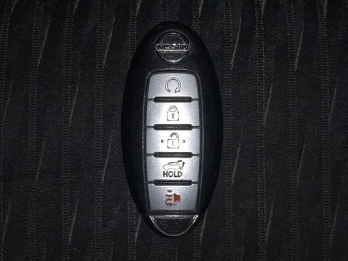 Used 2017 Nissan Rogue SV w/ SV Premium Package image 32