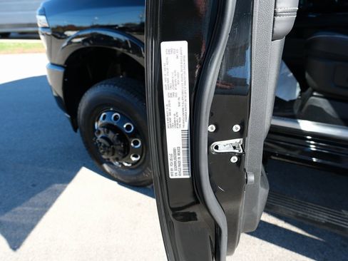 Used 2025 RAM 3500 Limited image 39