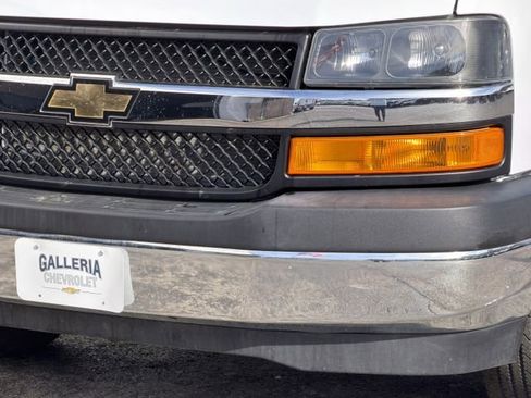 Used 2024 Chevrolet Express 3500 LT w/ LT Preferred Equipment Group RWD image 9