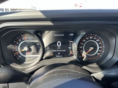 Used 2025 Jeep Gladiator Mojave w/ Convenience Group AWD/4WD image 15