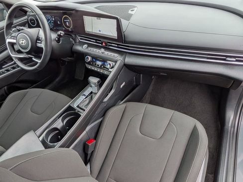 Used 2025 Hyundai Elantra SEL image 26