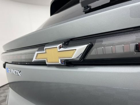 New 2026 Chevrolet Equinox EV LT image 11