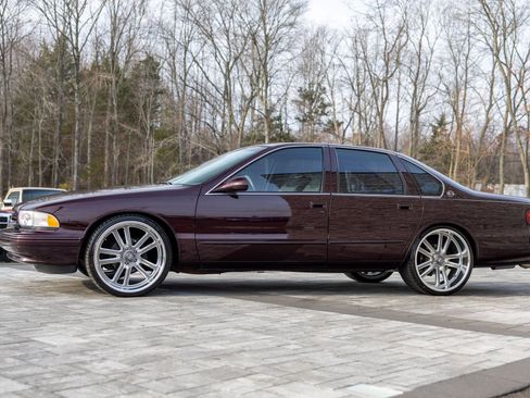 Used 1995 Chevrolet Impala Sedan image 3