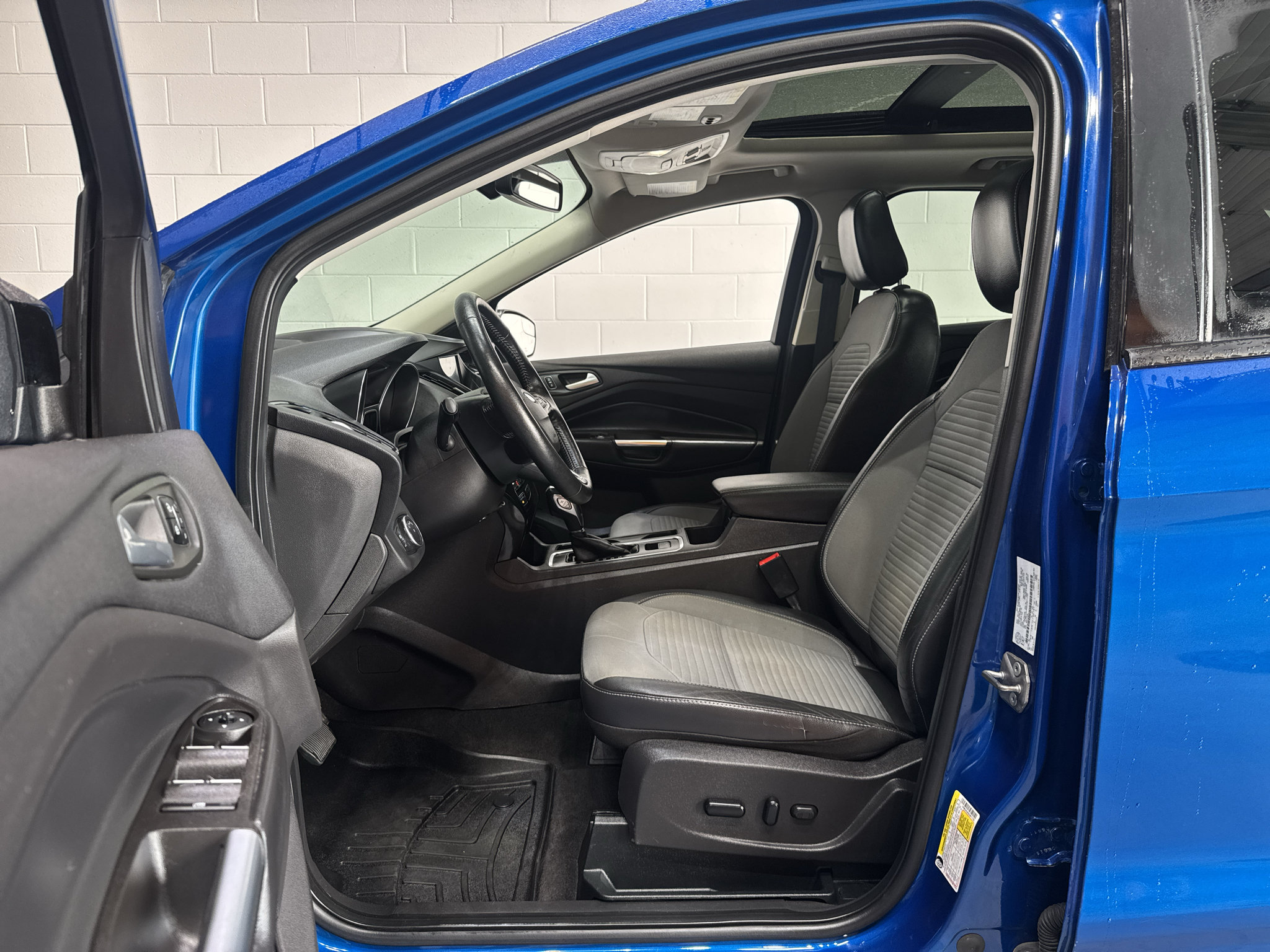 Used 2019 Ford Escape Titanium AWD/4WD image 13