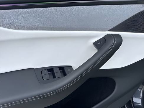 Used 2026 Tesla Model Y Long Range image 29