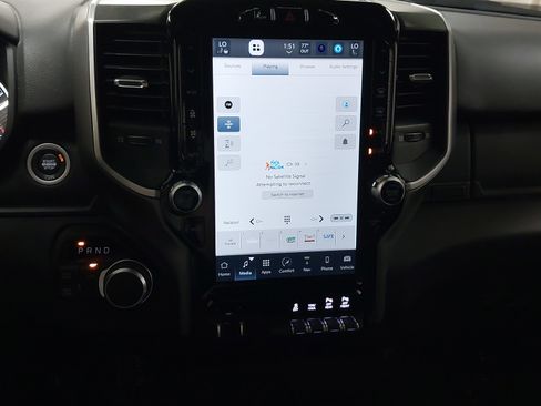 Used 2024 RAM 2500 Big Horn w/ Safety Group image 20