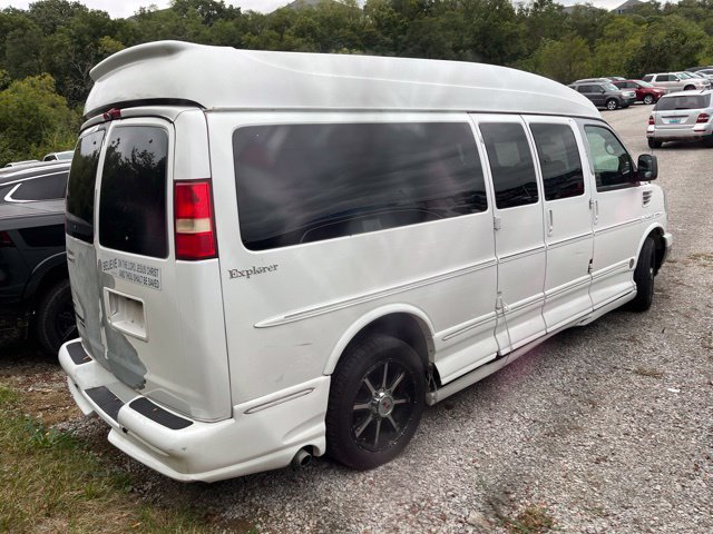 Used 2010 Chevrolet Express 3500 LT w/ LT Preferred Equipment Group RWD image 3