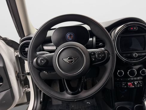 Used 2021 MINI Cooper 4-Door Hardtop w/ 6.5" Touchscreen Package FWD image 12