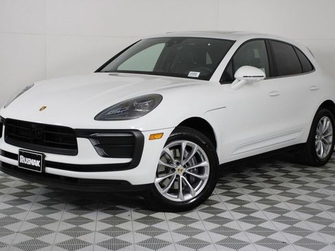 Certified 2026 Porsche Macan AWD/4WD image 1