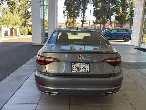 Used 2019 Volkswagen Jetta R-Line FWD image 4
