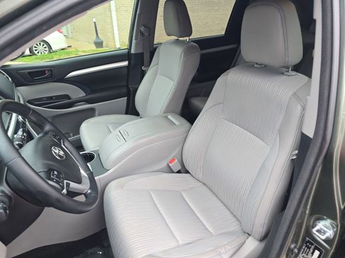 Used 2018 Toyota Highlander Plus image 17