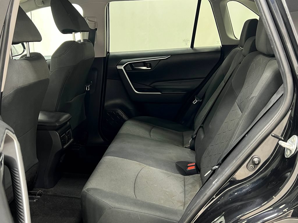 Used 2020 Toyota RAV4 XLE AWD/4WD image 29