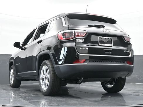 Used 2025 Jeep Compass Latitude image 49