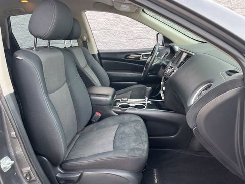 Used 2018 Nissan Pathfinder SV image 35