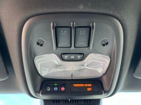 Used 2024 GMC Canyon Denali image 28